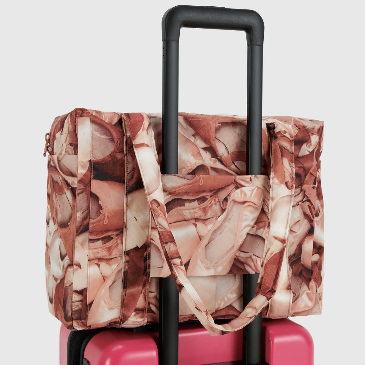 Baggu Small Cloud Carry-On in Pointe Shoe