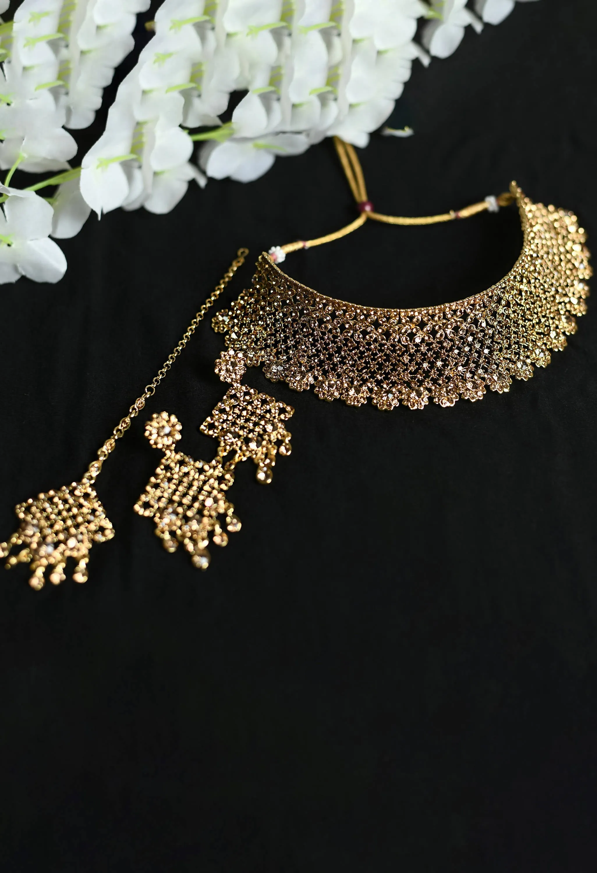 Indiakreations Gold-Plated Golden Colour Stone Heavy Design Choker Set with Tikka Jkms_082