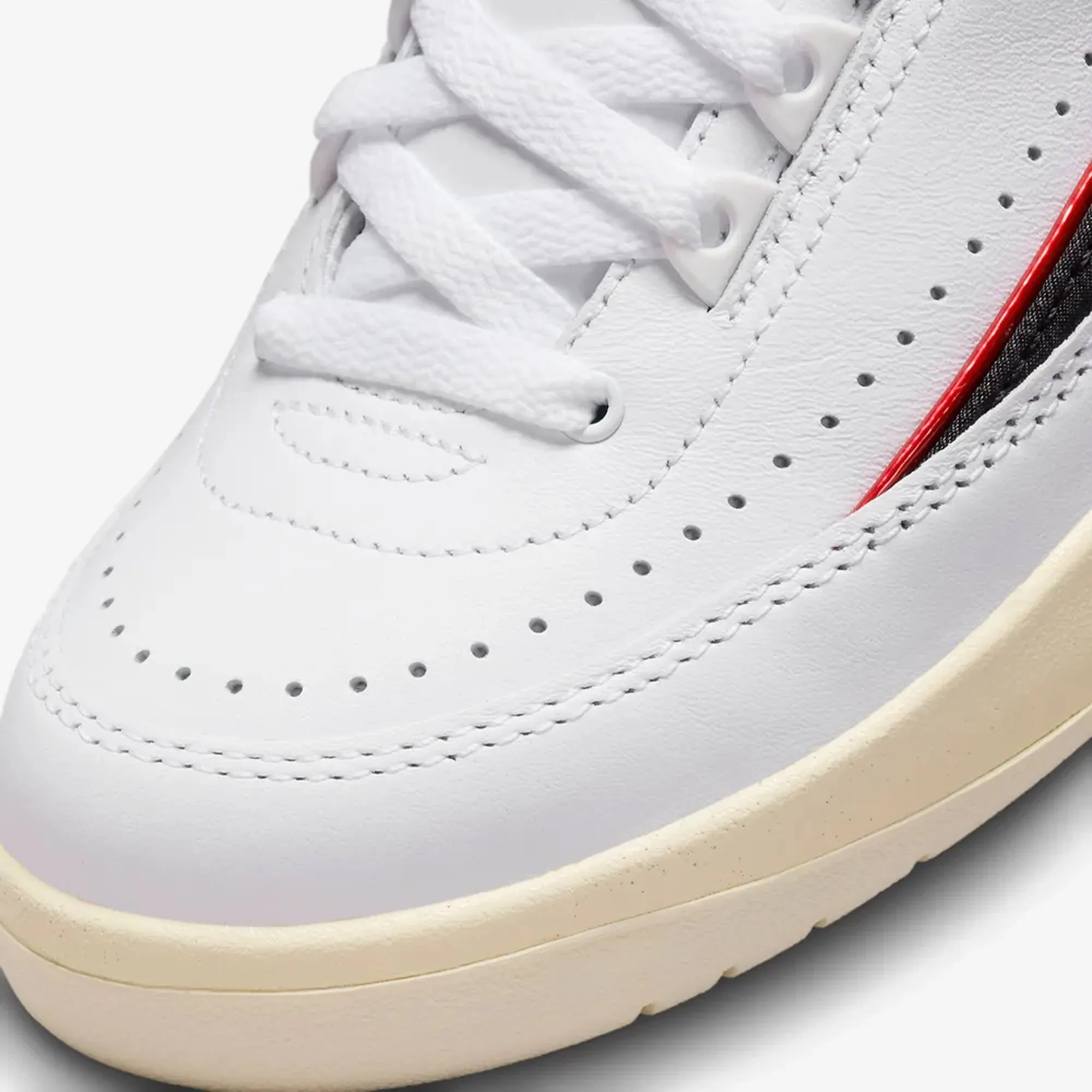 Jordan | WMN'S AIR JORDAN 2 RETRO LOW  { WHITE/UNIVERSITY RED-BLACK-COCONUT MILK