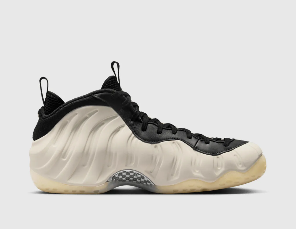 Nike Air Foamposite One Black / Team Gold - Light Orewood Brown