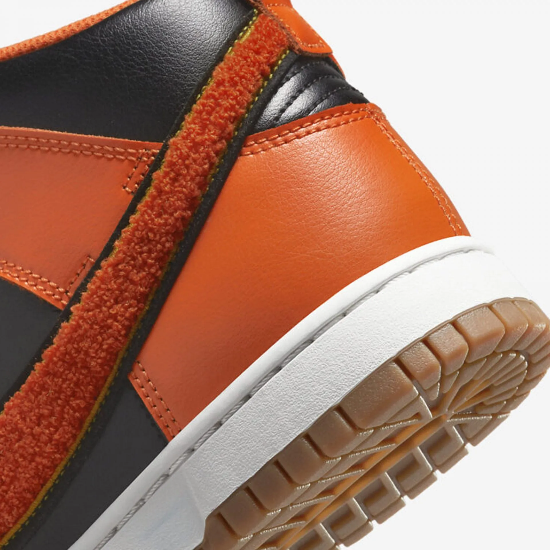 Nike | DUNK HIGH RETRO  { BLACK/SAFETY ORANGE-UNIVERSITY GOLD