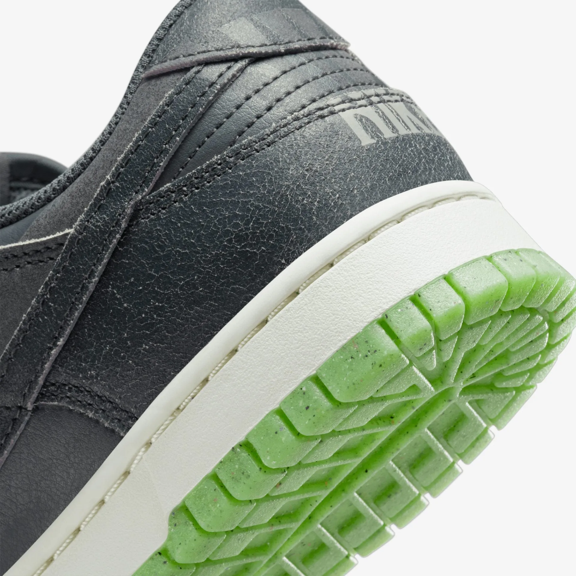 Nike | DUNK LOW RETRO PREMIUM  { SCREAM GREEN