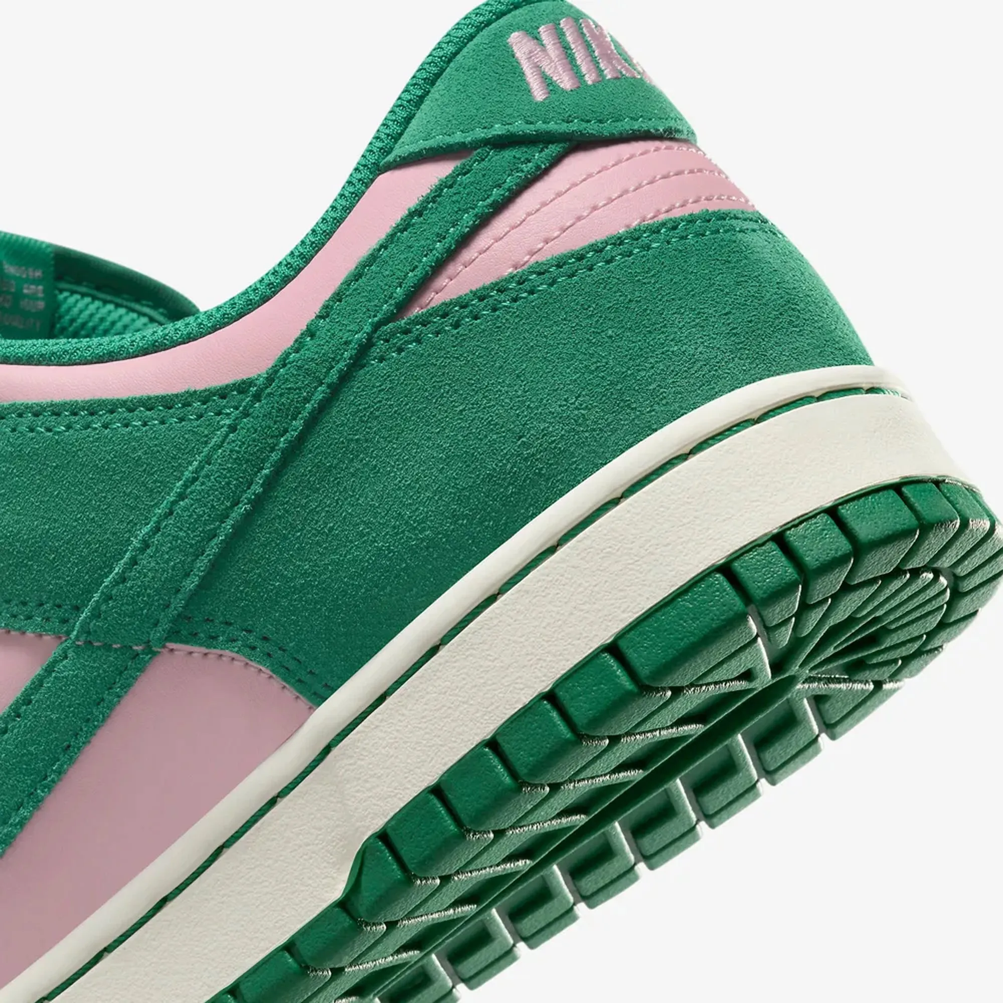 Nike | DUNK LOW RETRO SE  { MED SOFT PINK/MALACHITE-SAIL