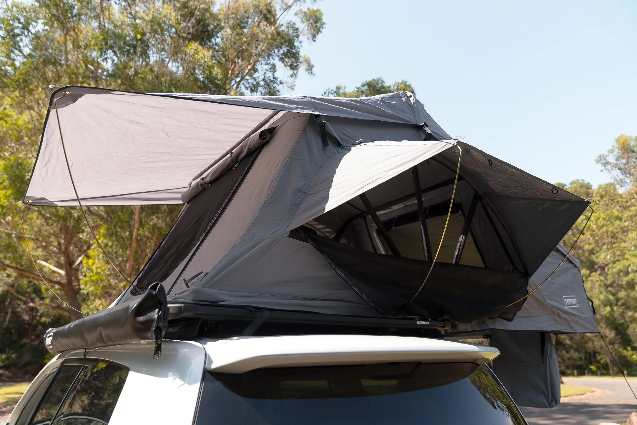 ST1400 - Roof Top Tent